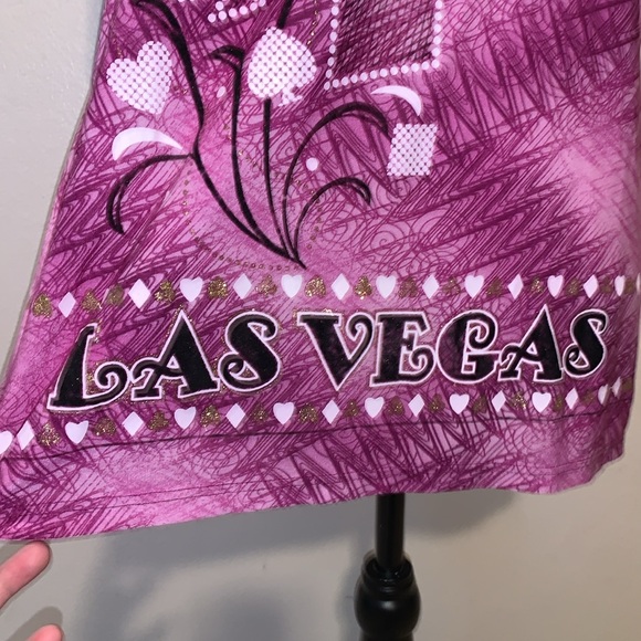 DC Classic Las Vegas Short Sleeve Scalloped V-Neck Pink Glitter Blouse - Picture 4 of 9